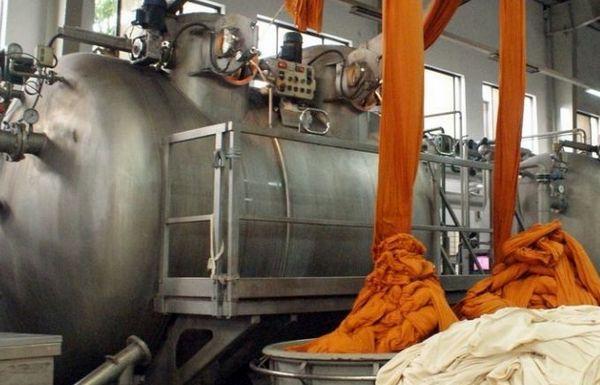 Batch dyeing machine